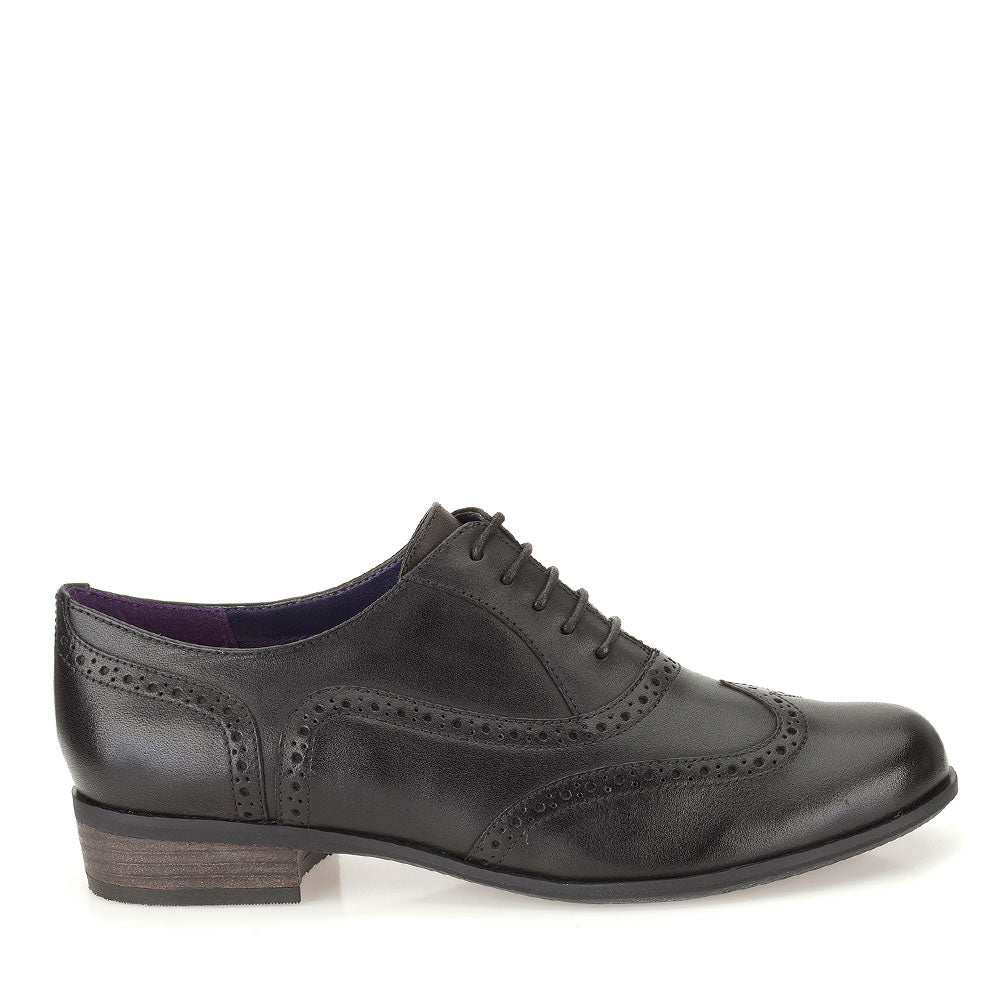 CLARKS HAMBLE OAK LEATHER BROGUE SHOE D FIT in BLK LEATHER