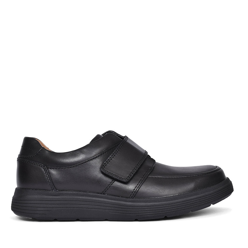 CLARKS MENS UN ABODE STRAP BLACK LEATHER H-FIT SHOE in BLK LEATHER