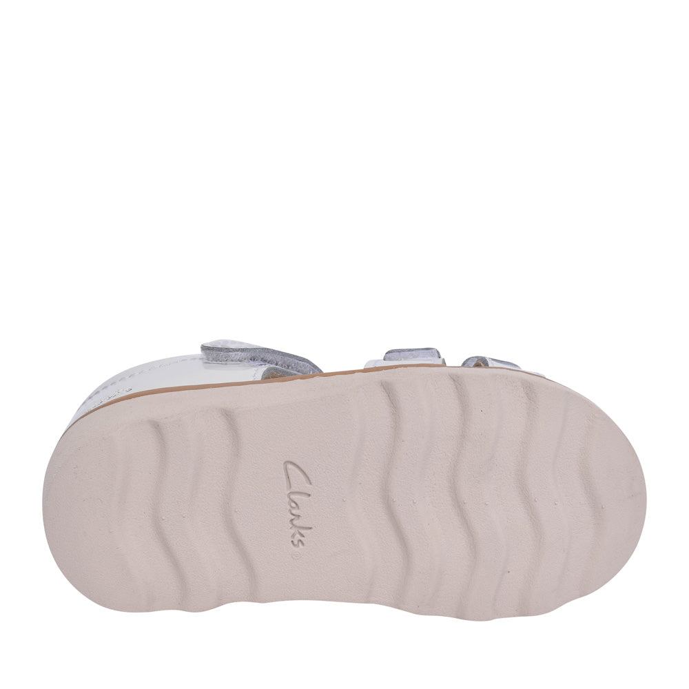 Girls Crown Beat White Patent Sandal In Kids F Fit