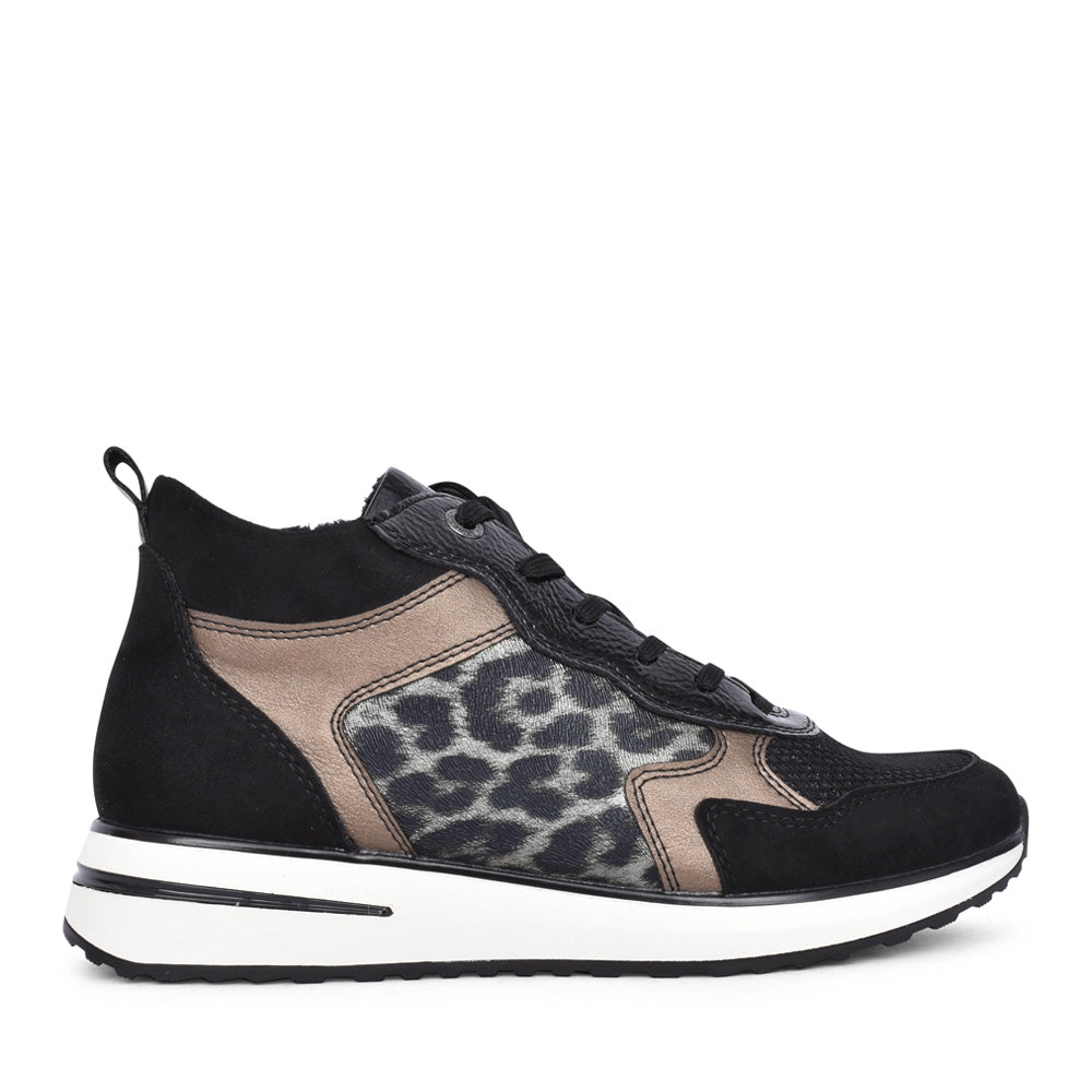 Ladies D1g71 Laced Trainer In Black Multi