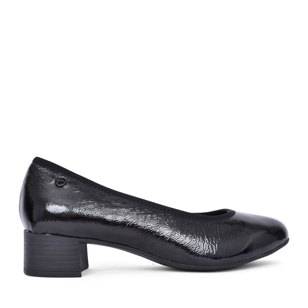 Ladies 8-82300 Low Heel Court Shoe In Blk Patent