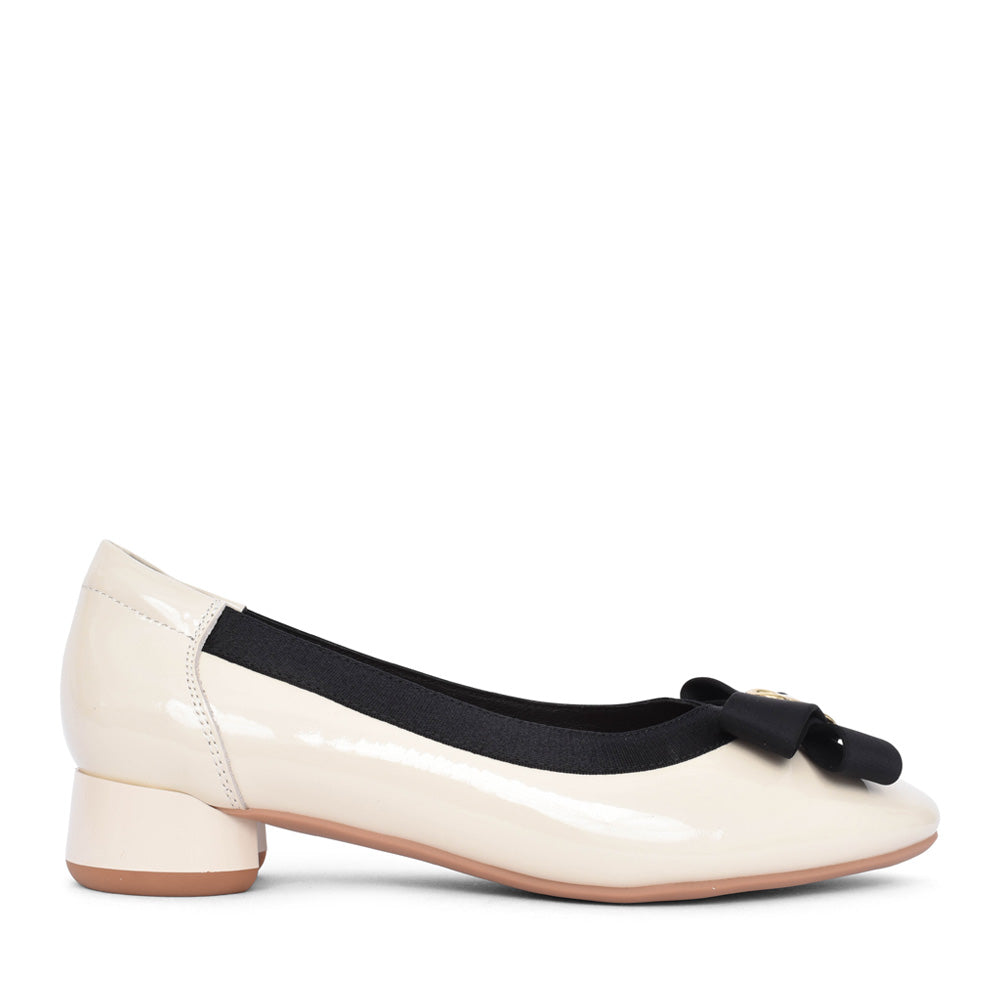 Ladies W5314 Low Heel Court Shoe In Beige