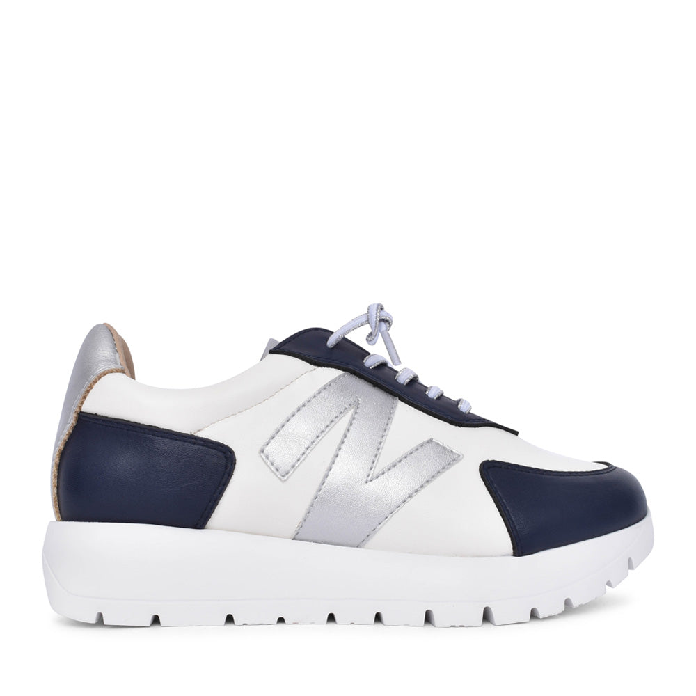 Ladies Ecb63303d Laced Trainer In Navy