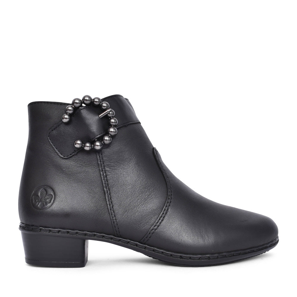 Ladies Y0797 Low Heel Ankle Boot In Black