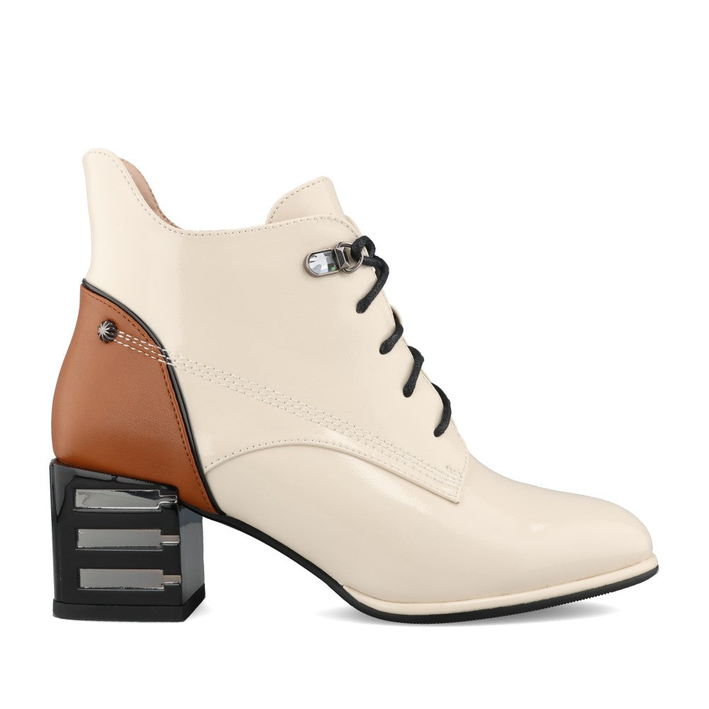 Ladies H1002 Laced Ankle Boot In Cream