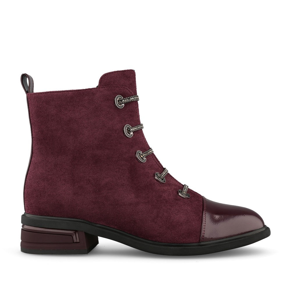 Ladies D6415 Laced Ankle Boot In Wine