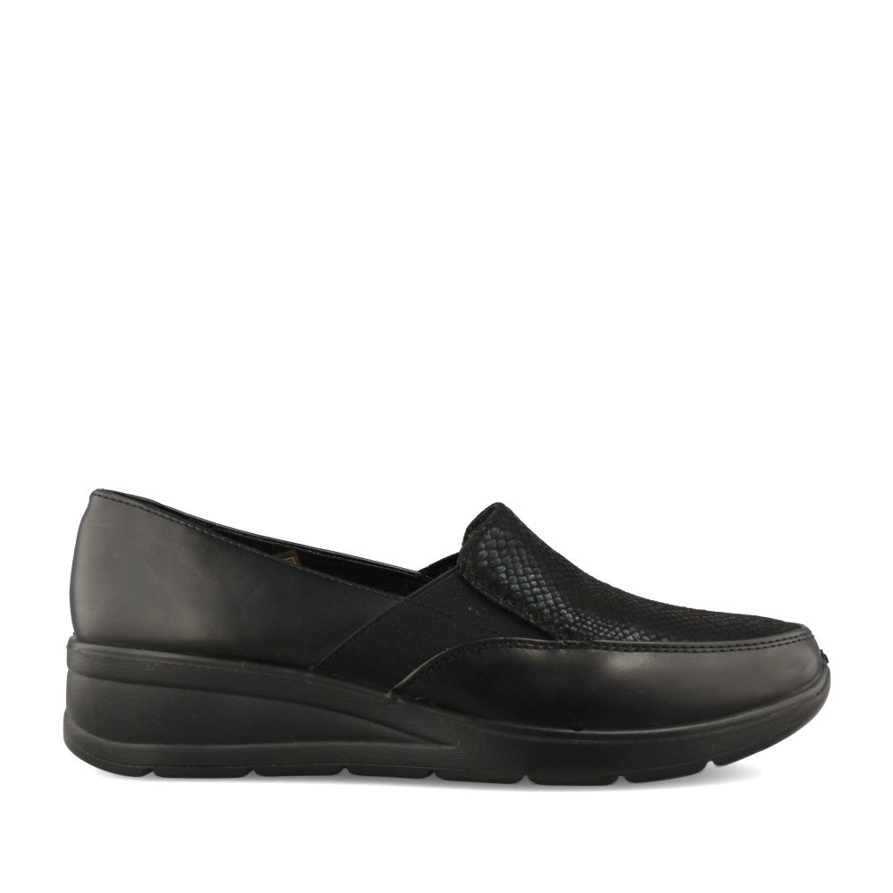 Ladies Mirriam Slip-on Shoe In Black