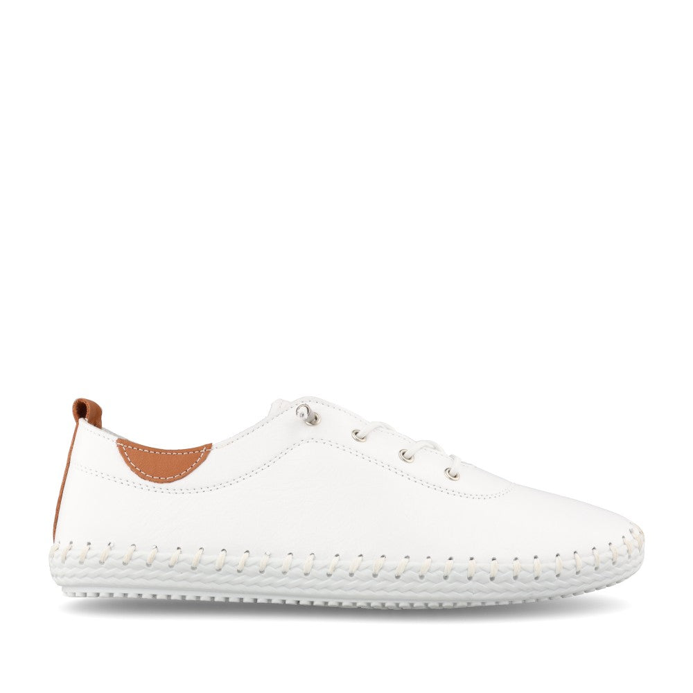 Ladies St Ives Fle030 Laced Plimsoll In White