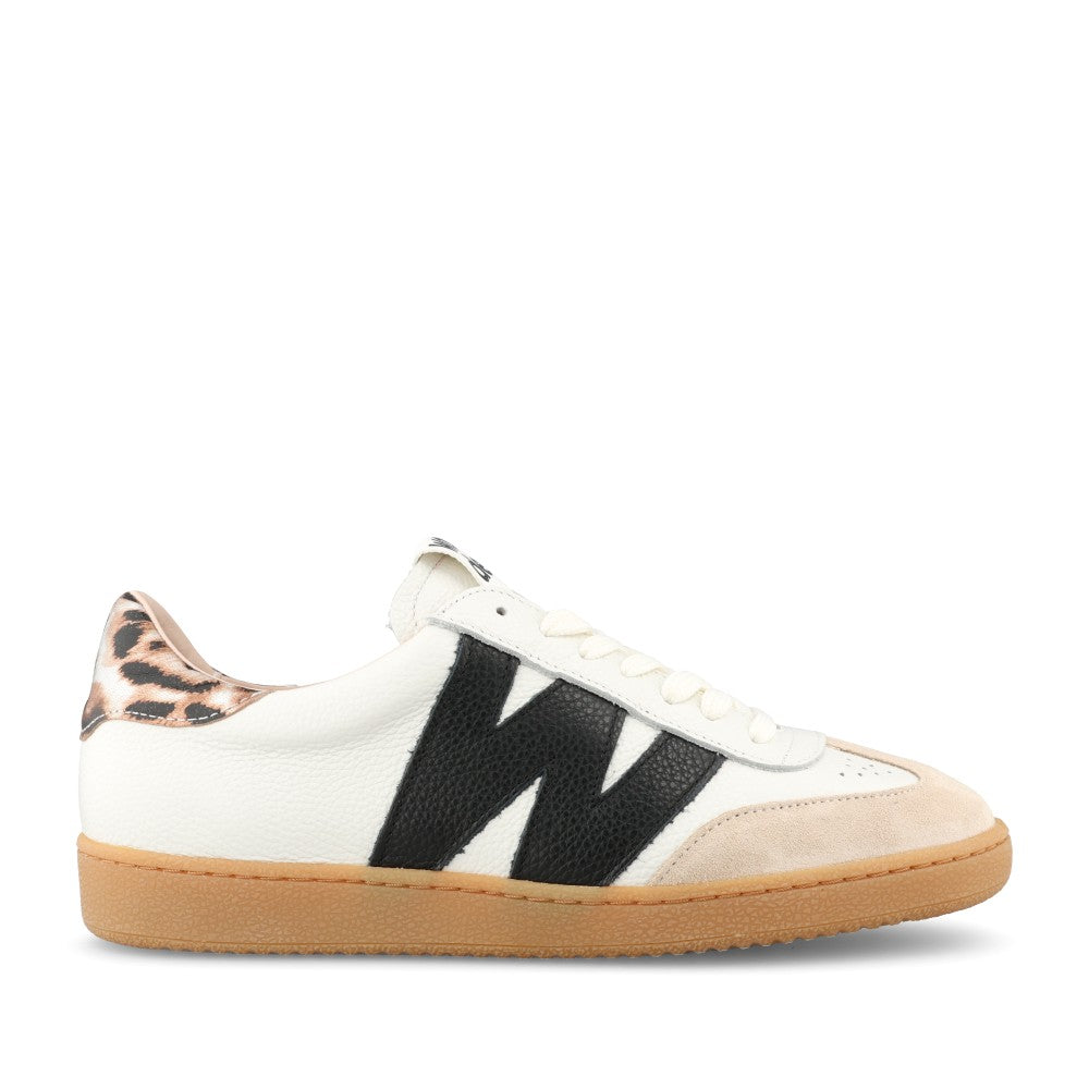 Ladies Ap-2001 Laced Trainer In Beige