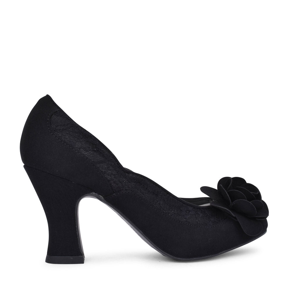 Chrissie Court Shoe In Black