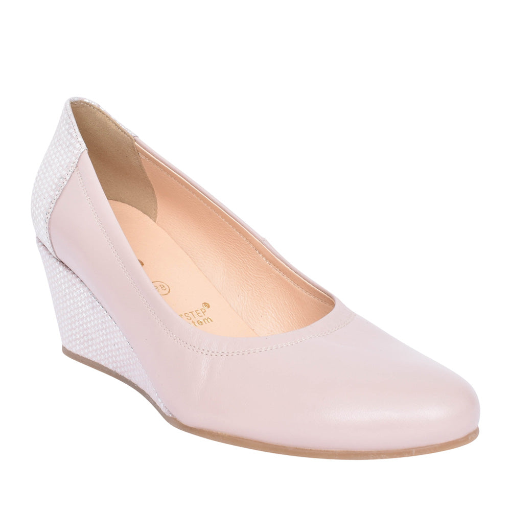 Ladies 5899 Wedge Court Shoe In Beige