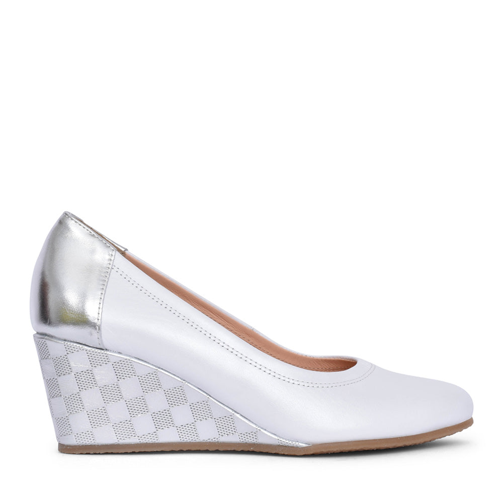 Ladies 5899 G-fit Wedge Court Shoe In White