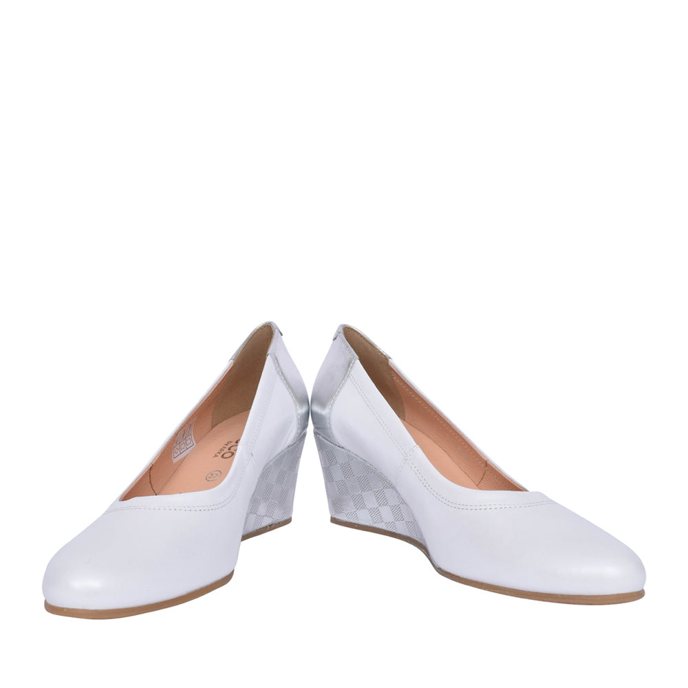 Ladies 5899 G-fit Wedge Court Shoe In White
