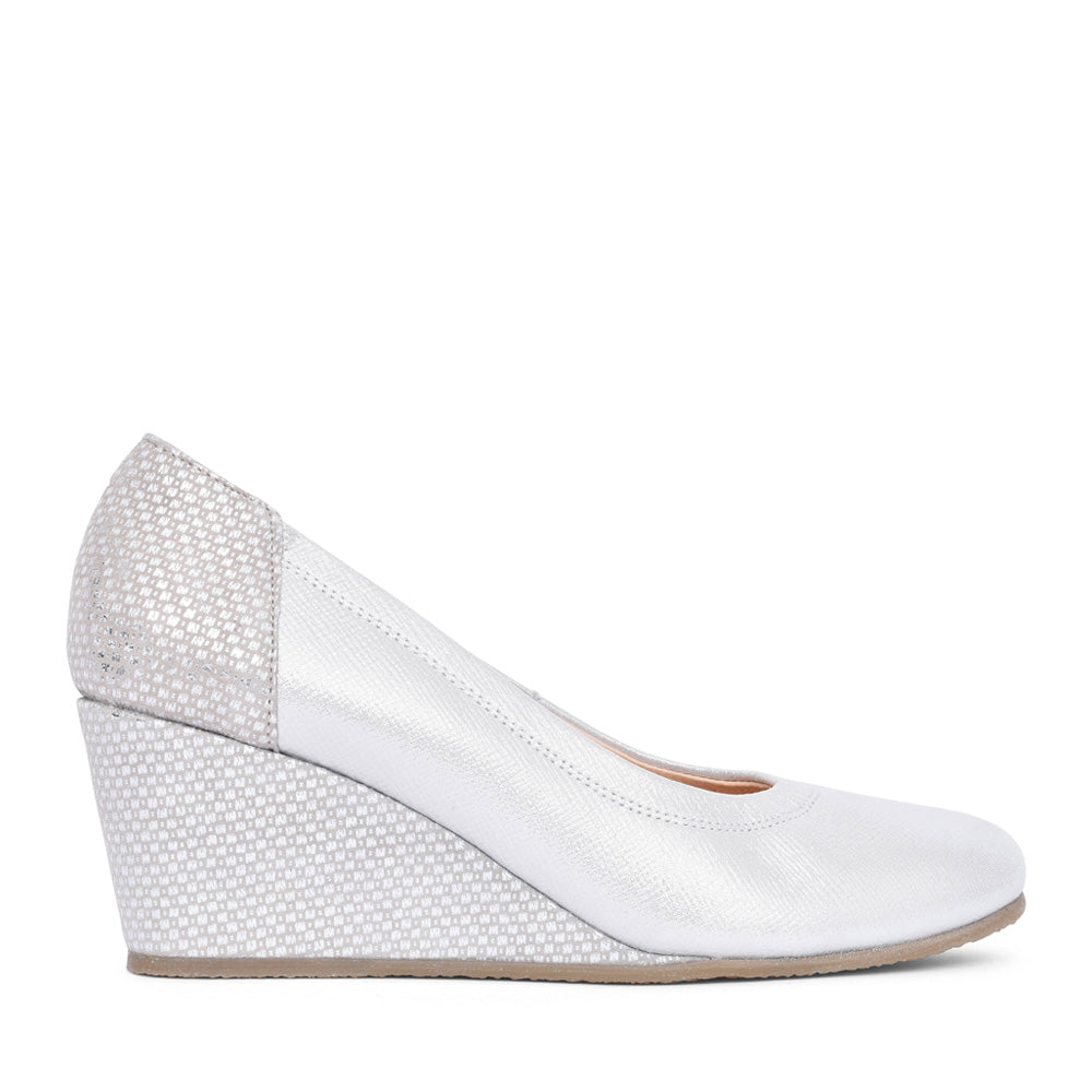 Ladies 5899 G-fit Wedge Court Shoe In Silver