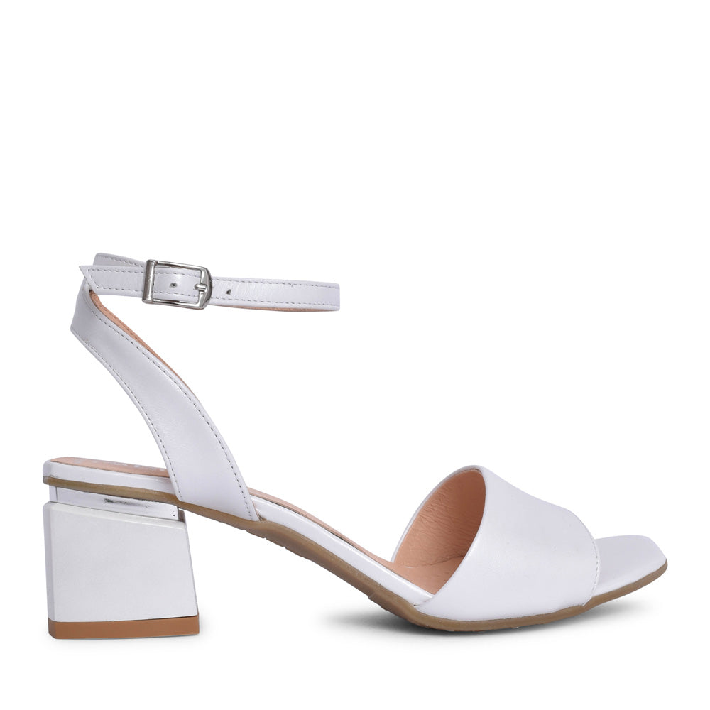Ladies 3942 Low Heel Sandal In White