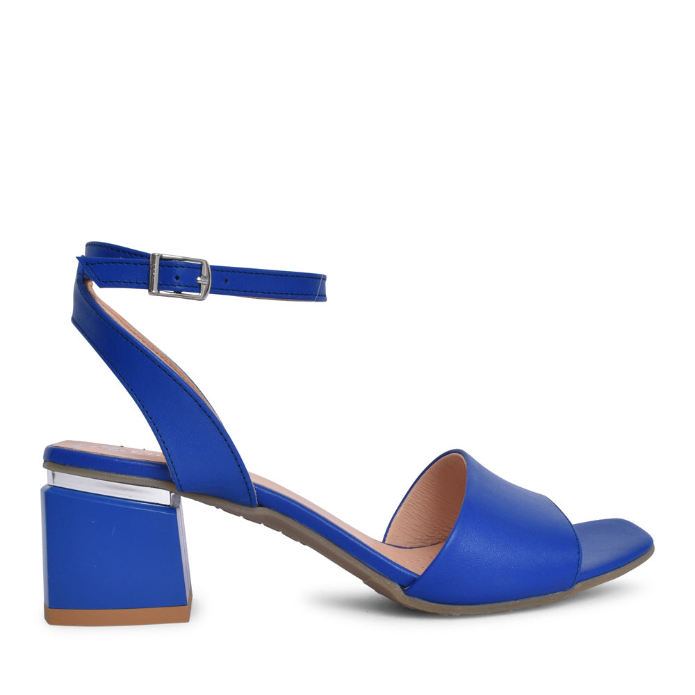 Ladies 3942 Low Heel Sandal In Cobalt