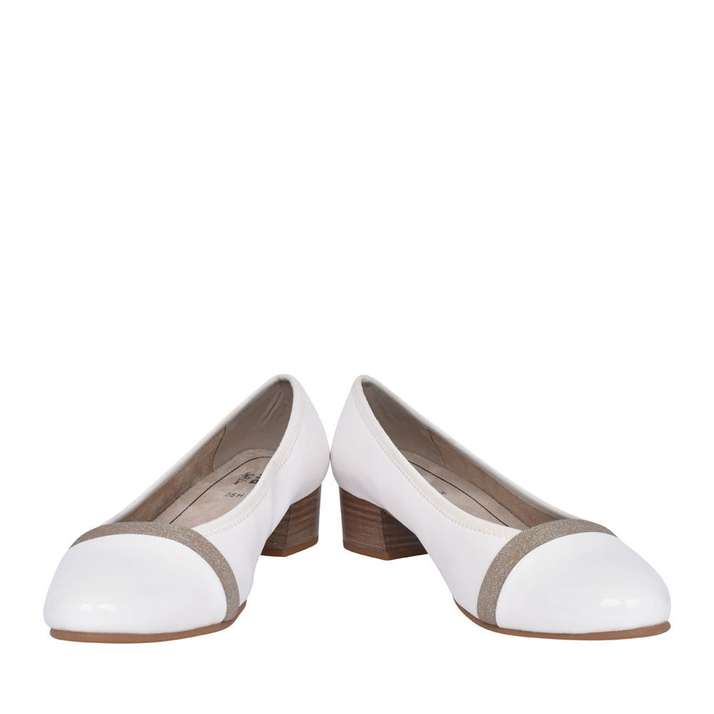 Ladies 8-22367 Low Heel Court Shoe In White