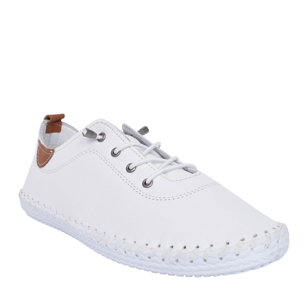 Ladies St Ives Fle030 Laced Shoe In White
