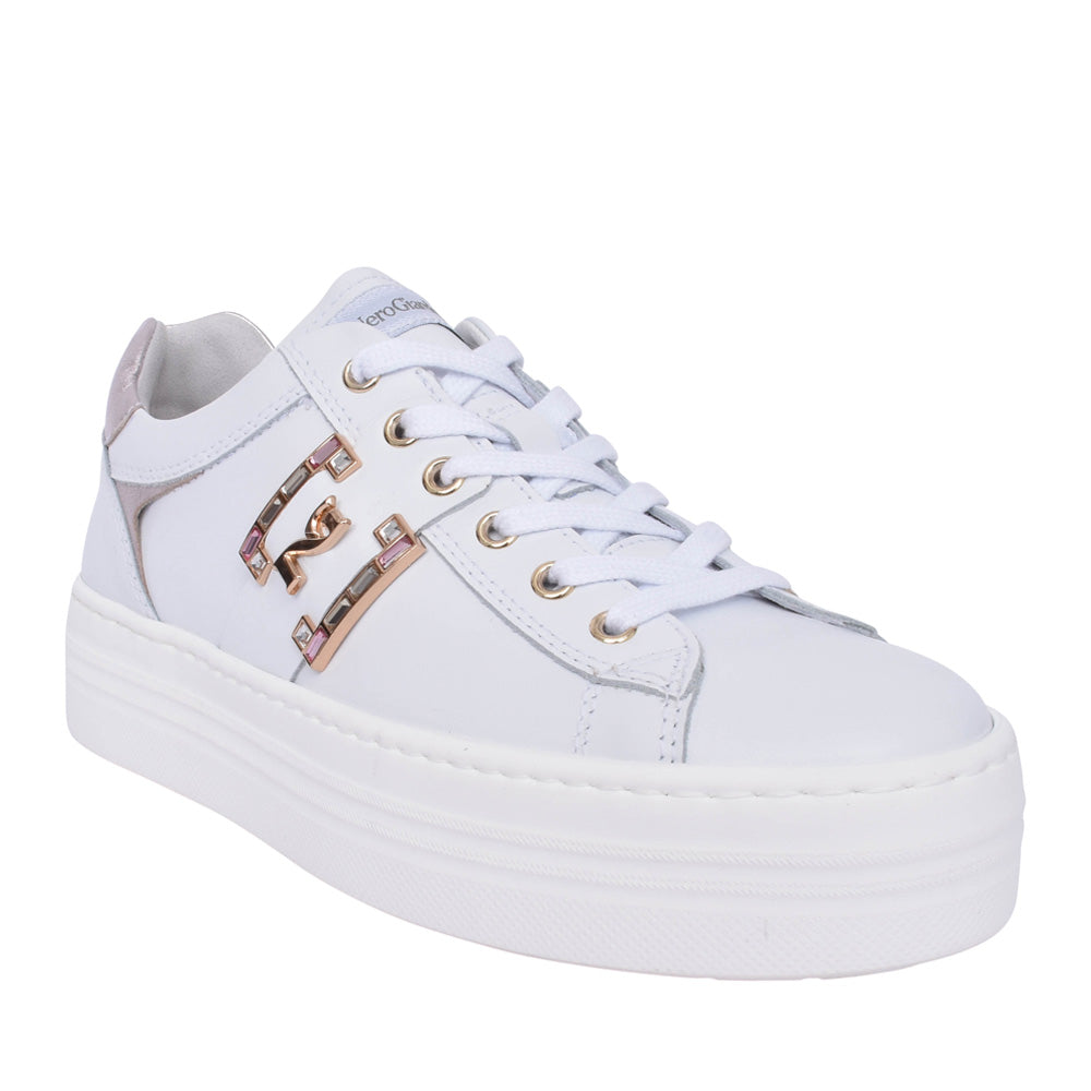 Ladies E409967d Laced Trainer In White