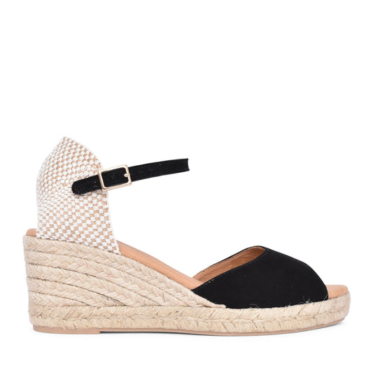 Ladies Staple Wedge Peep Toe Shoe In Black