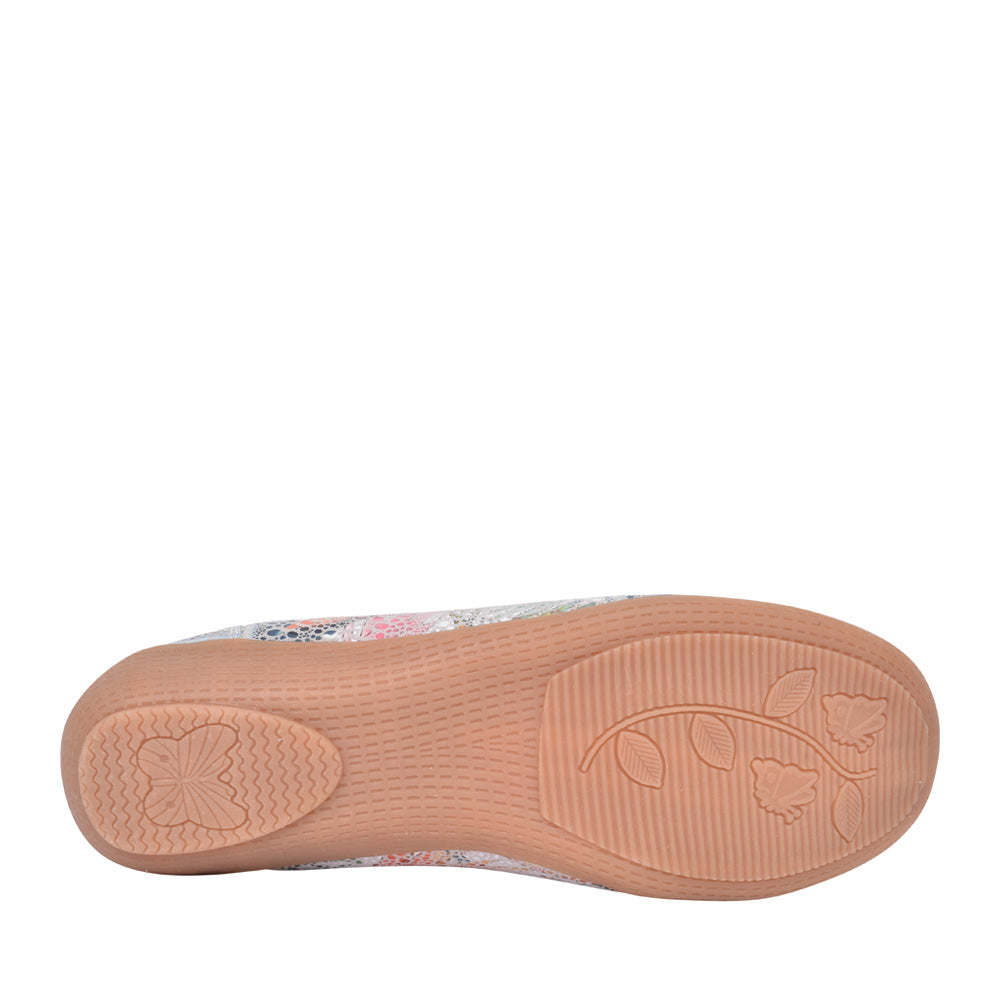 Ladies Rio Slip-on Shoe In White Multi