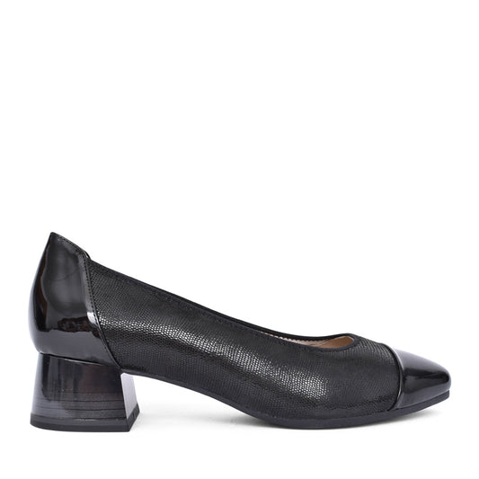 Ladies 9-22306 Low Heel Court Shoe In Black