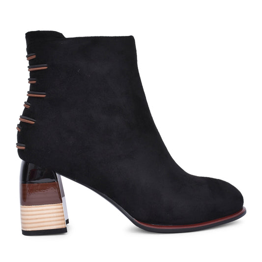 Ladies D4634 Ankle Boot In Black