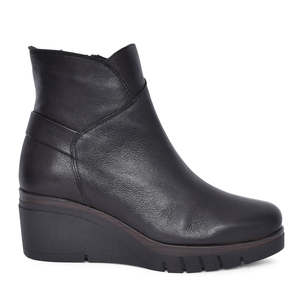 Ladies 10-1142 Wedge Ankle Boot In Black