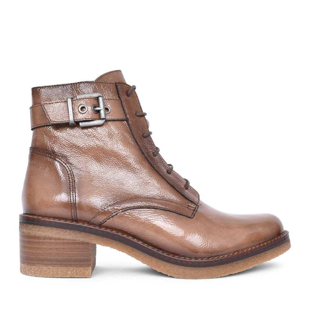 Ladies D8686 Ankle Boot In Taupe