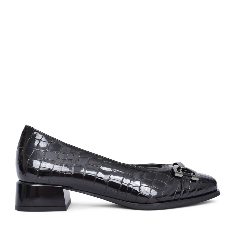 Ladies 10113 Low Heel Court Shoe In Black