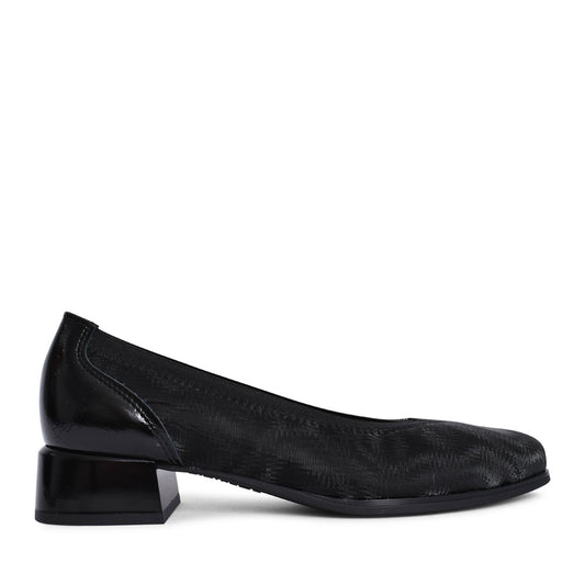 Ladies 10112 Low Heel Court Shoe In Black