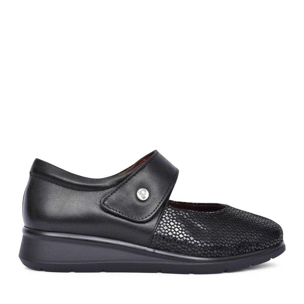 Ladies 10012 Velcro Shoe In Black