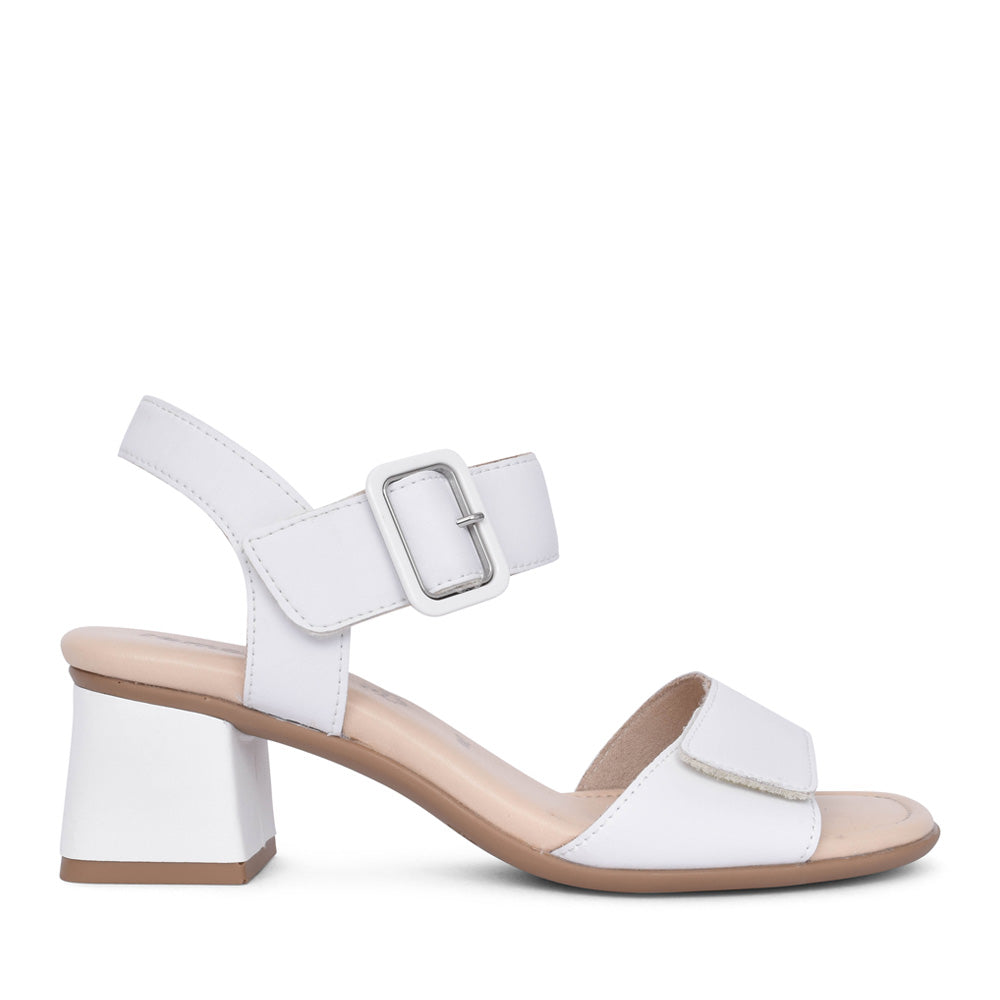 Ladies D1k51 Low Heeled Sandal In White