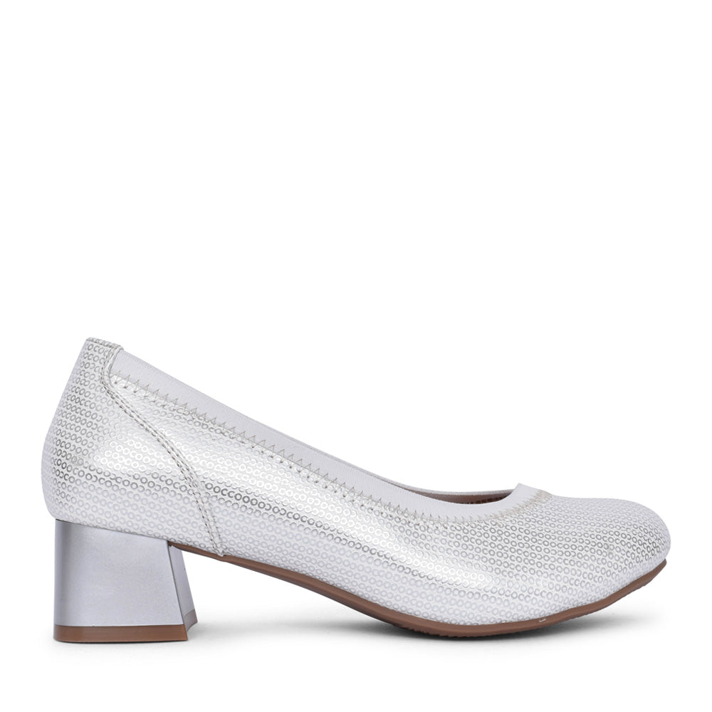 Ladies  Dcd61102 Low Heel Shoe In Silver