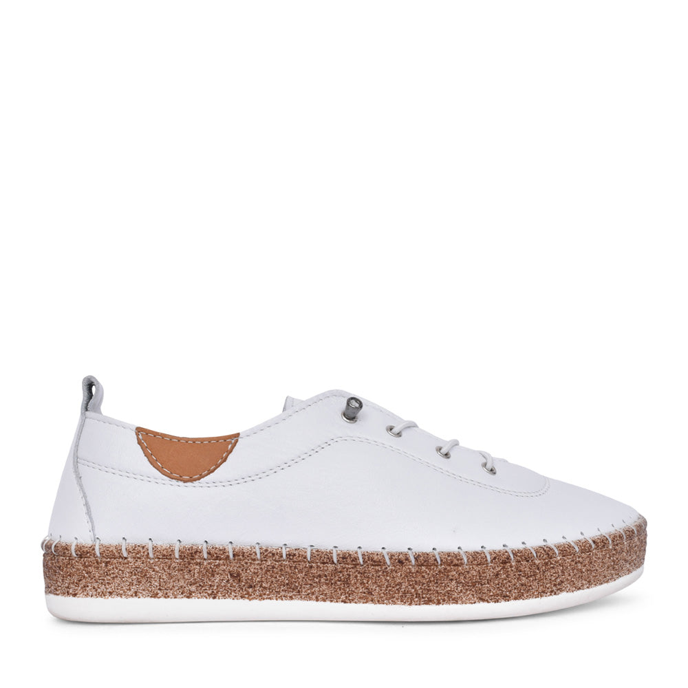 Ladies Evie Fle050 Laced Shoe In White