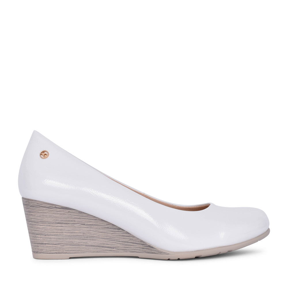 Ladies Ruwais Wedge Shoe In White