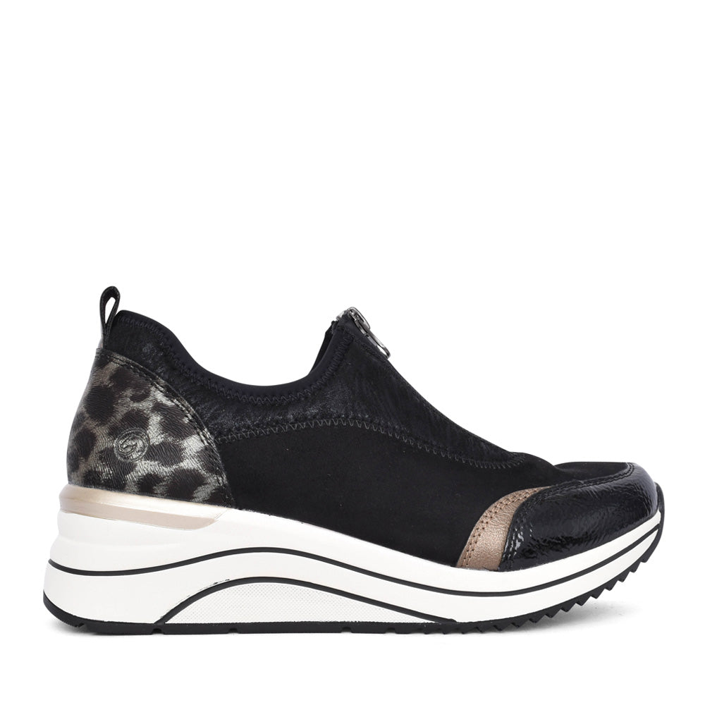 Ladies D0t08 Slip On Trainer In Black