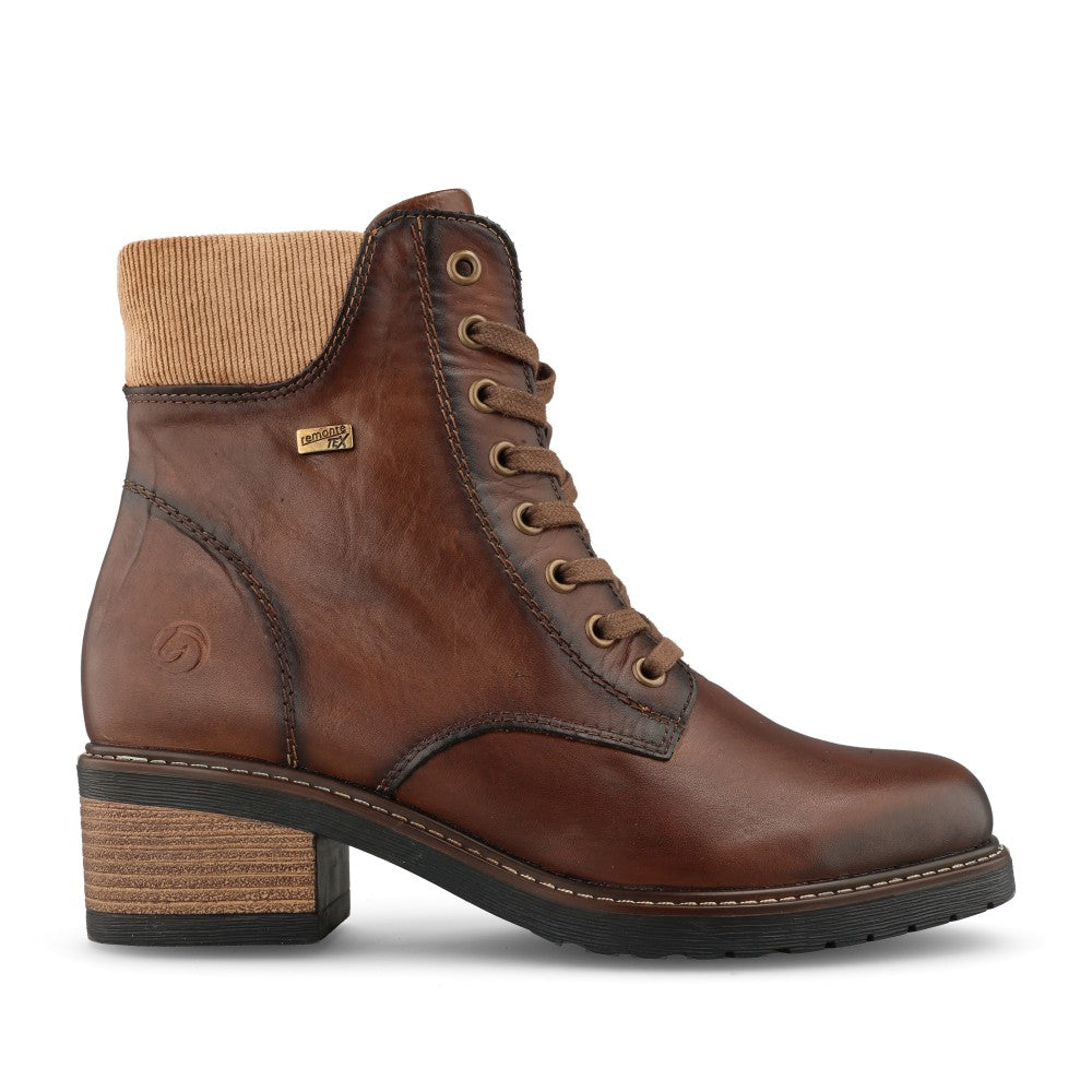Ladies D1a70 Tex Laced Ankle Boot In Chestnut