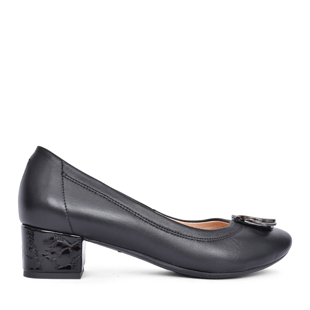 Ladies Leather 6415 Low Heel Court Shoe In Black