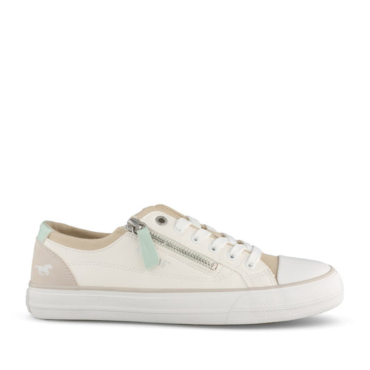 Ladies 222010 Laced Trainer In White