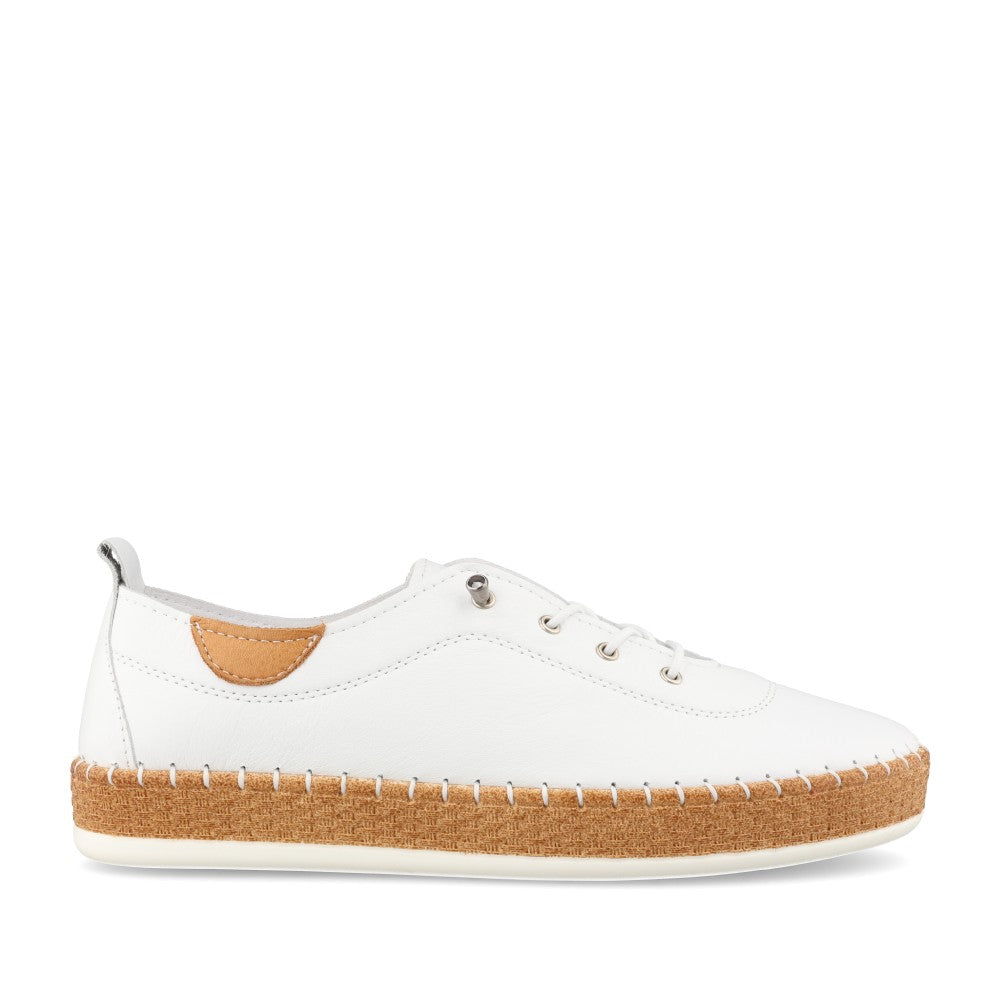 Ladies Evie Fle050 Laced Plimsoll In White