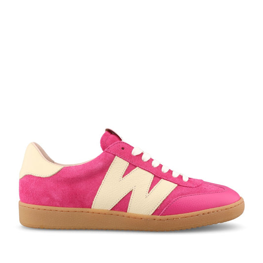 Ladies Ap-2001 Laced Trainer In Fuchsia
