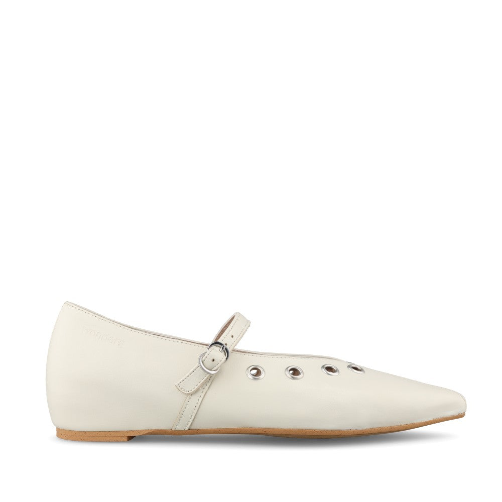 Ladies A-3841 Slip-on Shoe In Off White