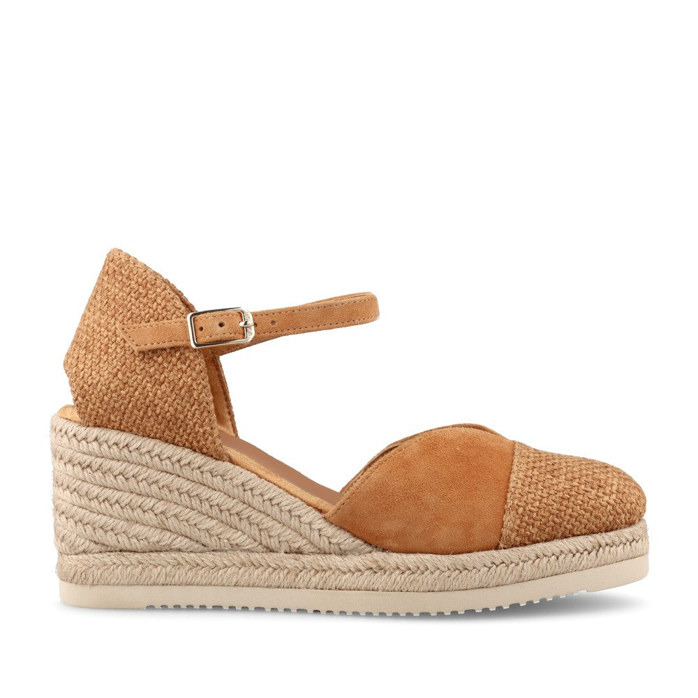 Ladies Cech Wedge Shoe In Tan